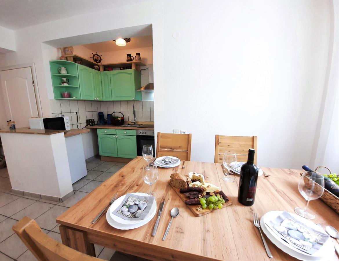 Apartments Pitve Jelsa  Exterior photo