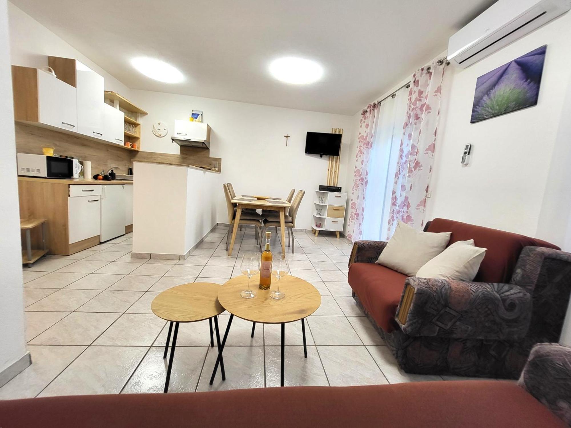 Apartments Pitve Jelsa  Exterior photo